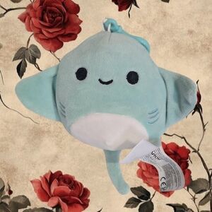 Maggie the Stingray Squishmallow